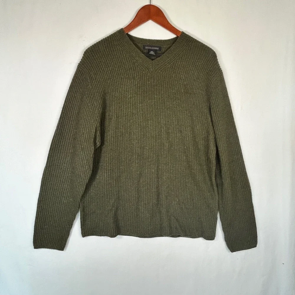 Banana Republic Mens Large Olive Green Extra Fine Merino Wool V-Neck Sweater